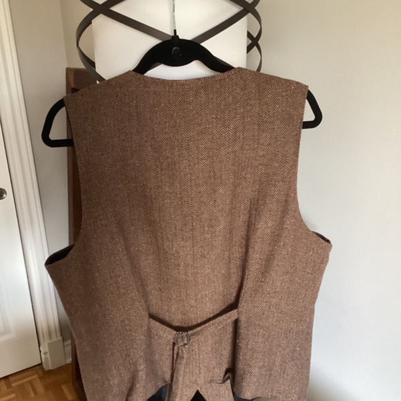 Classic Brown herringbone pattern vest - Picture 2 of 3